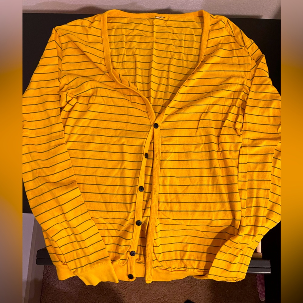 Men’s BDG Yelllow with Grey Striping size Medium Lightweight Cardigan